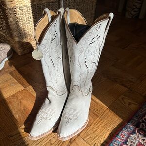 Idyllwind “Sweet Tea” Western Boots in Taupe